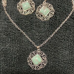 NWOT Elegant Silver and Turquoise Jewelry Set